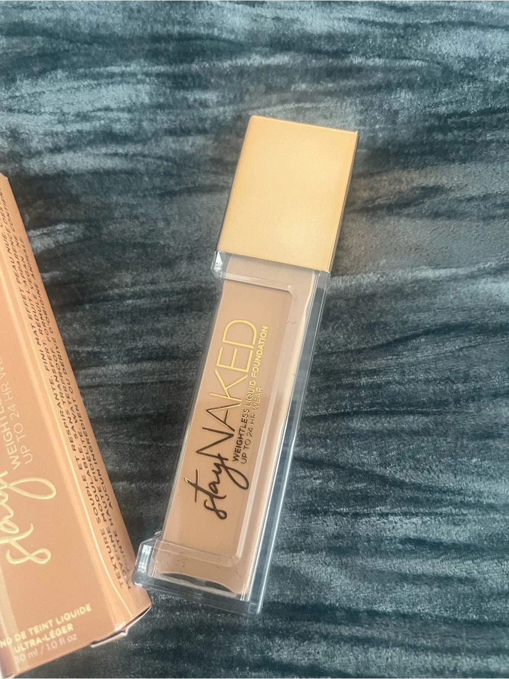 Urban Decay Stay Naked Weightless 24hr Liquid Foundation - 40CP Light/Medium